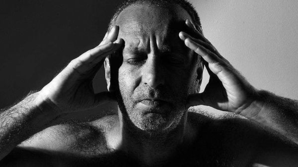 Disonanță cognitivă – Tensiunea interioară dintre credințe și acțiuni